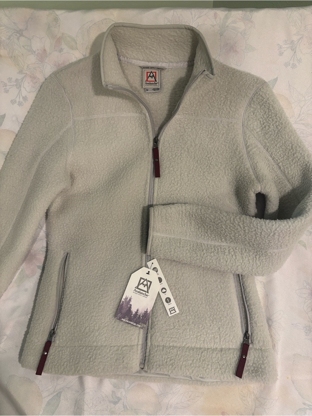 NWT Avalanche Women’s Cream Teddy Fleece Jacket